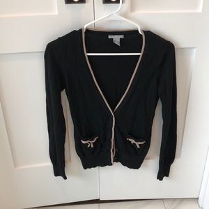 Black h&m cardigan with bow pockets